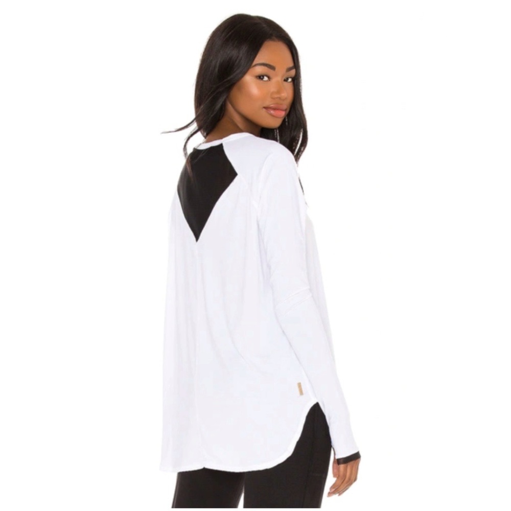 REVOLVE ALALA Fractal Raglan Tee In White Size M